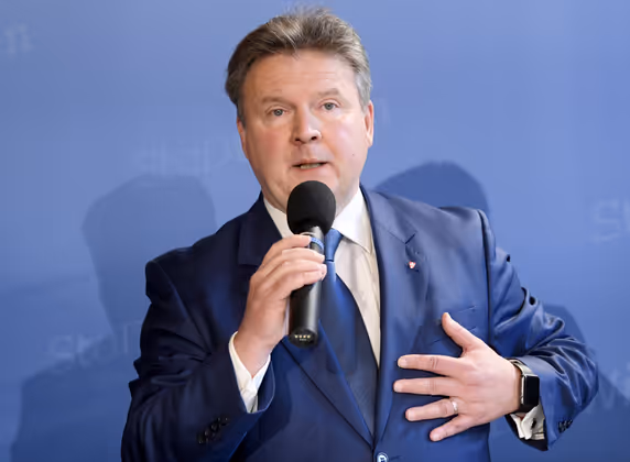 "Die Leute kennen Rendi-Wagner vom Fernsehen. Den Eindruck, den sie dabei bekommen, ist sehr traurig." - Leobens SP-Bürgermeister Kurt Wallner wird wohl eher nicht für seine Parteichefin stimmen. "Ich habe nicht vor, mich von anderen Parteien abzugrenzen - auch nicht von der eigenen." - Michael Ludwig startet trotzdem ohne Rendi-Wagner in den Wien-Wahlkampf.