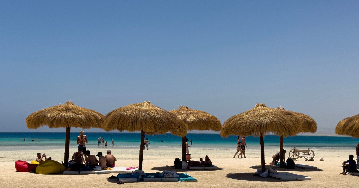 Italienisches-Paar-lie-f-nf-Kinder-allein-zu-Hause-und-fuhr-in-den-Urlaub