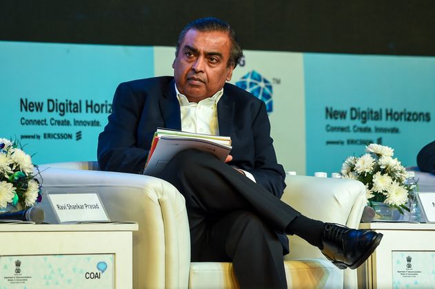 Mukesh Ambani. Nettovermögen: 84,5 Milliarden Dollar | Er ist ein indischer Geschäftsmann und der Chef von Reliance Industries, einem riesigen Konglomerat, das Industrien aus den Bereichen Energie, Textilien, natürliche Ressourcen, Vertrieb und Telekommunikation vereint und damit eines der größten Unternehmen des Landes ist. Der Mann gilt als der reichste in ganz Asien. 