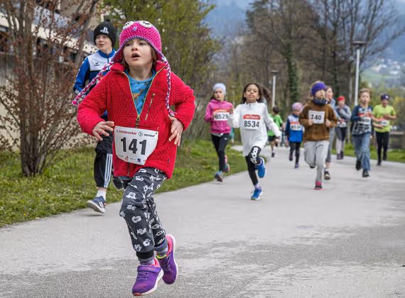 Die Siegerin bei den Mädchen der Gruppe Kids I und II mit der #141 Theresa.