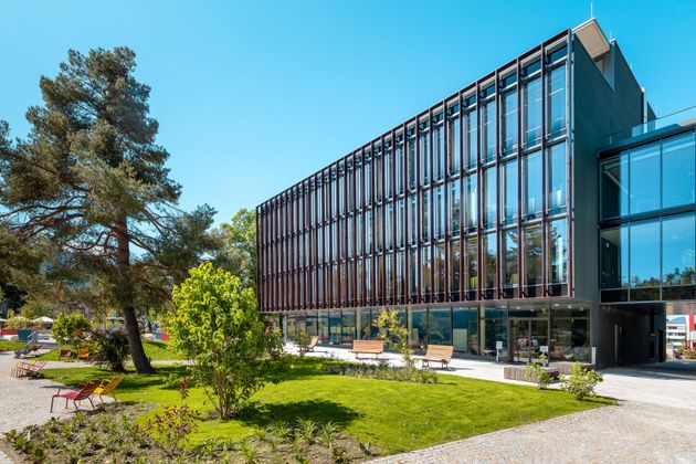 Mit einem Studium an der Kufsteiner Hochschule die eigene Zukunft sichern.