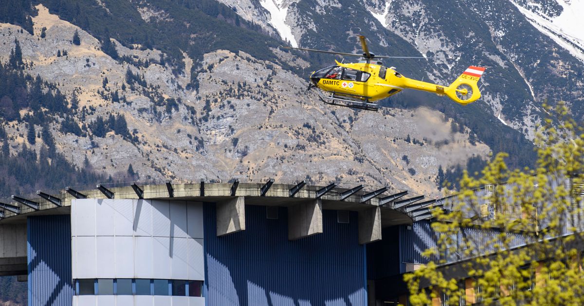 Auffahrunfall-auf-Achenseestra-e-53-j-hriger-Motorradfahrer-schwer-verletzt
