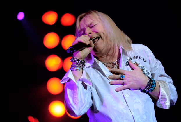 Blondschopf Bernie Shaw zeigte sich in der Olympiahalle als echte Stimmungskanone: Spätestens bei "Lady In Black" saß keiner mehr auf den Stühlen.