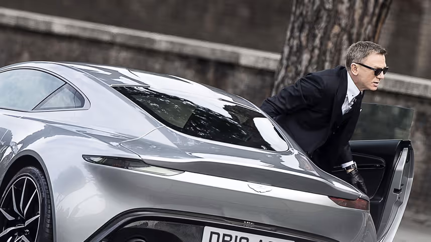 Bond und Blechschaden: Autos um 32 Mio. Euro zu Schrott gefahren