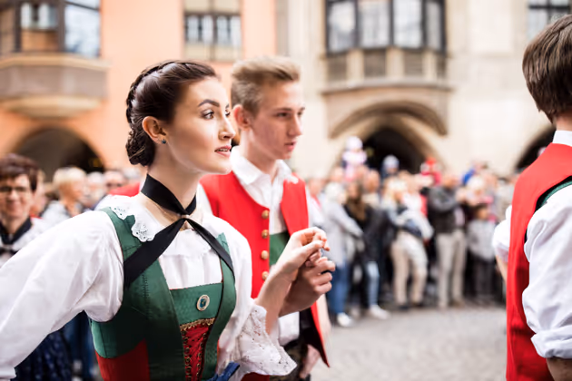 Lebendige Traditionen, eine Kinderwelt und nach Herzenslust Shoppen – der Ostermarkt verbindet Brauchtum mit einem besonderen Markterlebnis. Jetzt am Innsbrucker Marktplatz vorbeischauen lohnt sich für die ganze Familie. 