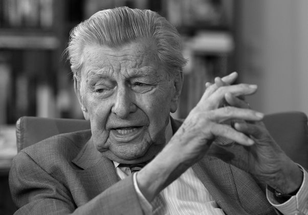 1. April: HUGO PORTISCH (✞ 94) | Mit „Österreich I“ und „Österreich II“ erklärte er den Menschen seine Zeitgeschichte und die Weltpolitik.  Fraglos war er der bedeutendste Journalist der Zweiten Republik. Der breiten Öffentlichkeit wurde Portisch als Chef-Kommentator des ORF-Fernsehens bekannt. Er war „nach kurzer Krankheit sanft eingeschlafen".
