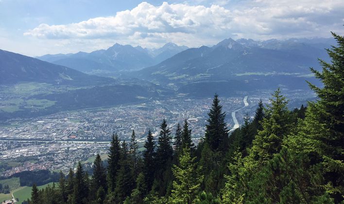 Auf dem Weg zur Vintlalm, mit Blick auf Innsbruck.