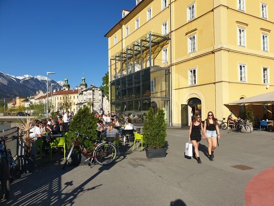 Flanieren und Sonne tanken am Marktplatz
