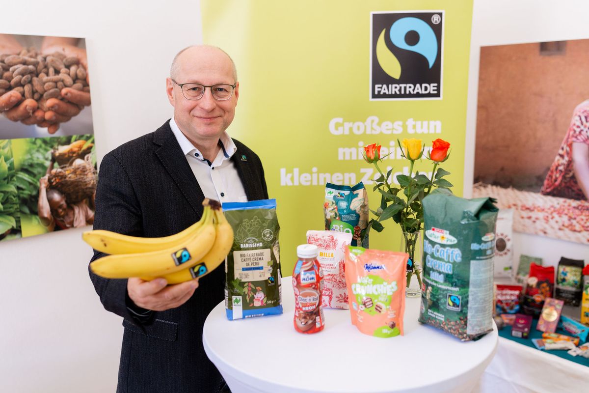 Preise fahren Achterbahn: Konsumenten greifen weiter zu Fairtrade-Produkten
