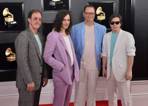 Rivers Cuomo, Patrick Wilson, Brian Bell, Scott Shriner.