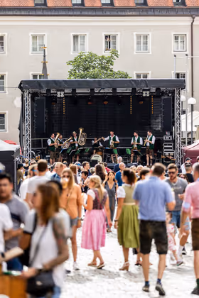 Beim Kaiserfest sorgen 18 Bands mit Rock- und Volksmusik für beste Stimmung.