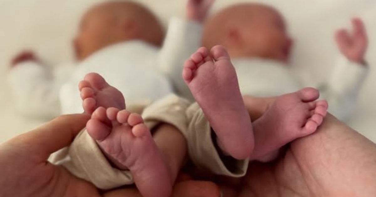 Doppeltes-Baby-Gl-ck-f-r-Ex-SV-Athlet-Zwei-M-dchen-haben-unser-Herz-gestohlen-