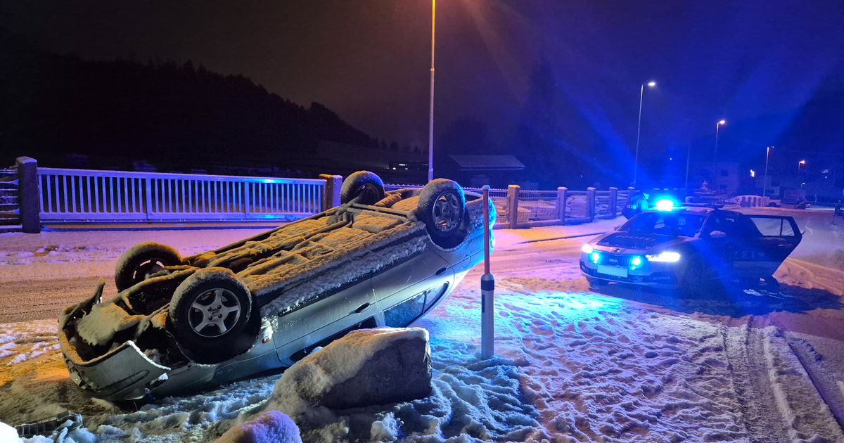 Auto-berschlug-sich-in-W-rgl-Lenker-verlie-Unfallstelle