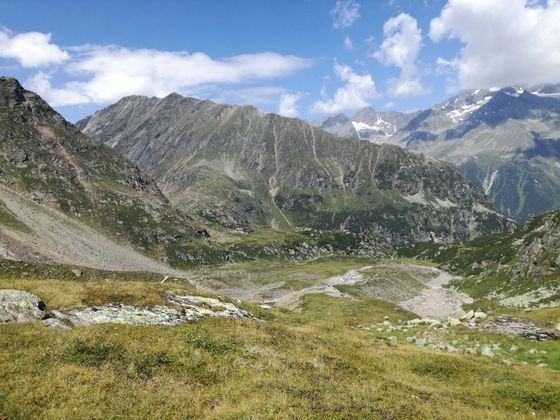 In den Stubaier Alpen mit Blick in Richtung Sulzenauhütte.