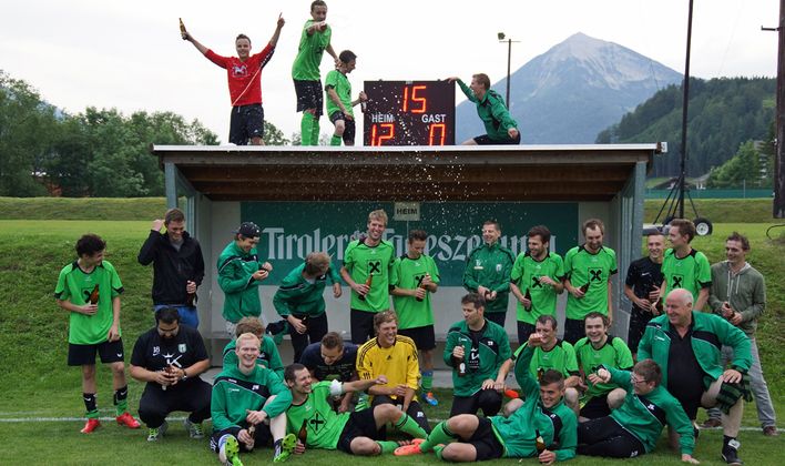 2. Klasse Ost: Lange Jahre war der SV Achenkirch der schlechteste Verein Tirols. Der Neuanfang mit jungen Spielern hat sich für das Team von Trainer Clemens Burgstaller gelohnt.