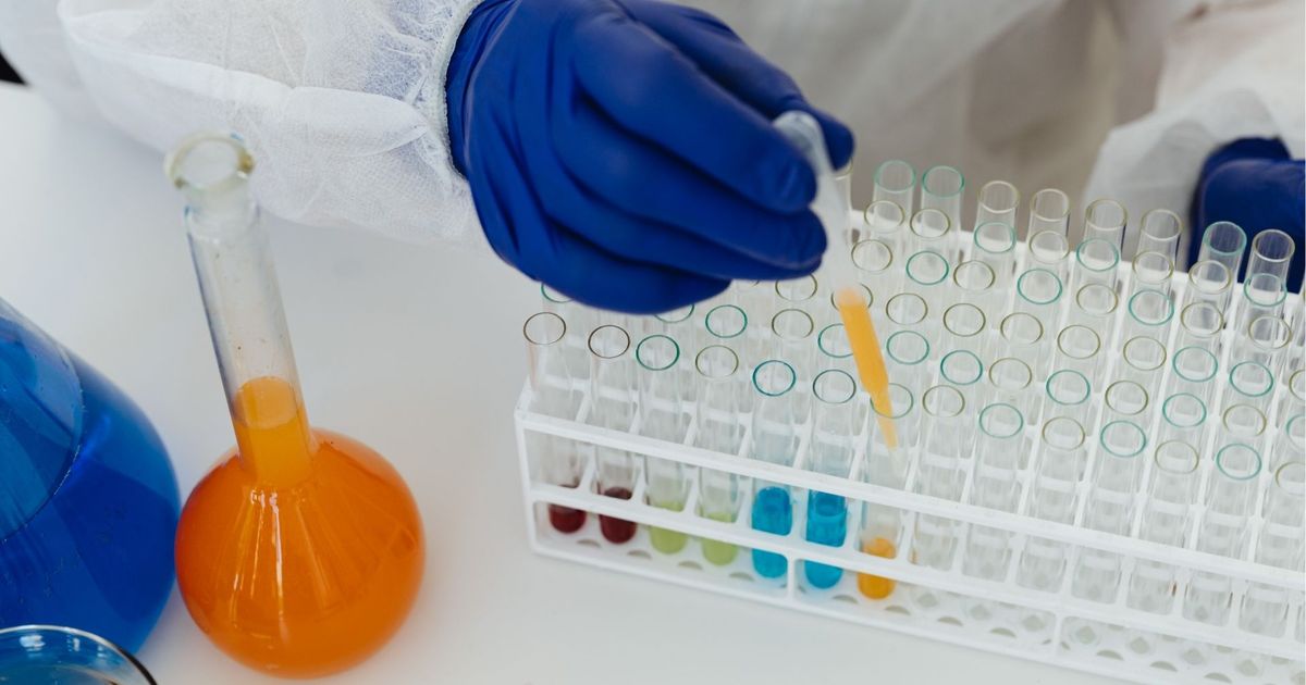 -Alarmierende-Mengen-Mikroplastik-und-Chemikalien-in-Quetschies-nachgewiesen