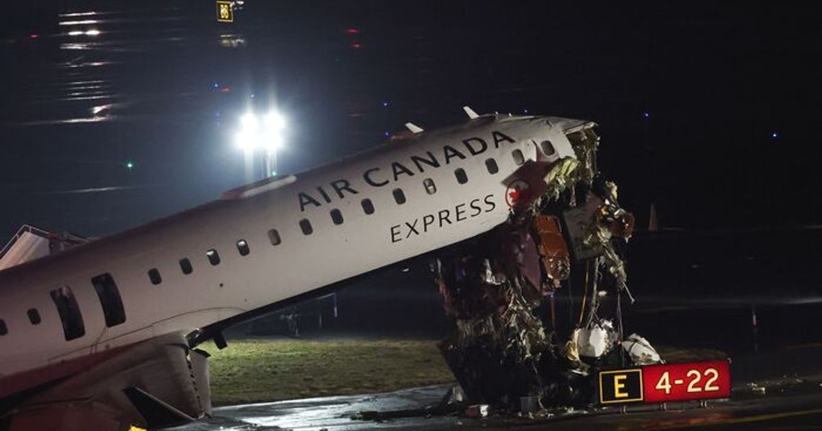 Piloten-starben-Flieger-kollidierte-auf-New-Yorker-Flughafen-mit-Feuerwehrauto