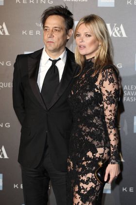 Mit Rocher Jamie Hince war Moss von 2011 bis 2016 verheiratet.