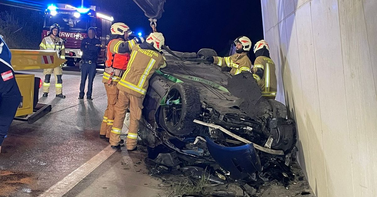 Auto-fuhr-gegen-Tunnelportal-im-tztal-und-berschlug-sich-Lenker-befreite-sich-selbst-aus-Wrack