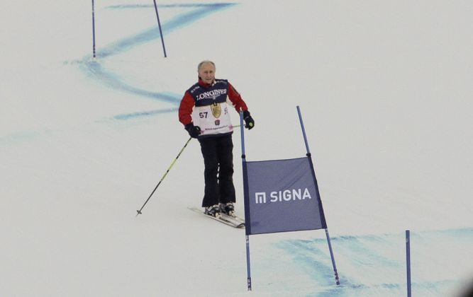 Die 85-jährige Skilende Anderl Molterer fuhr beim Kitz Charity Race mit.