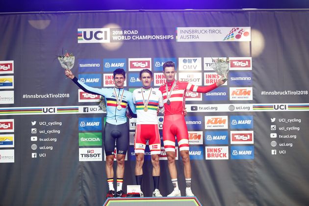 ... und sein Landsmann wurde Erster: Das U23-Stockerl rund um Titelverteidiger Mikkel Bjerg.