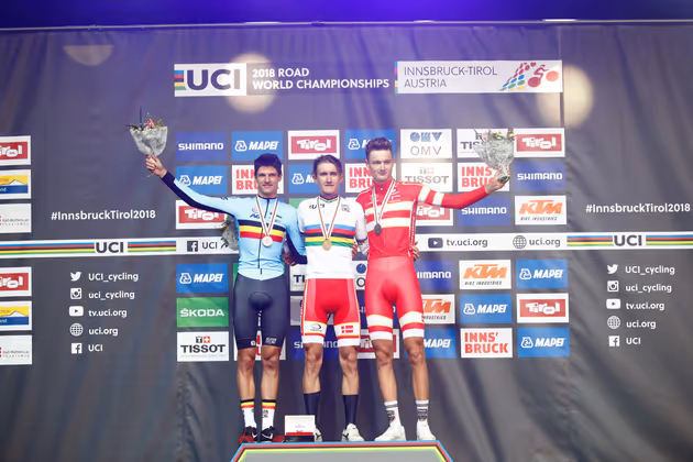 ... und sein Landsmann wurde Erster: Das U23-Stockerl rund um Titelverteidiger Mikkel Bjerg.