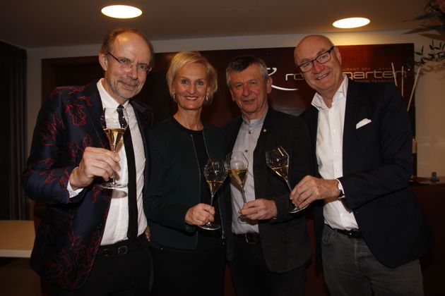 Eugen Russ (Russmedia) mit Moser-Holding-Vorstand Silvia Lieb, Gerhard Fritsch (Spar Marketing) und Hans Peter Trost (v. l.; ORF-Sportchef).