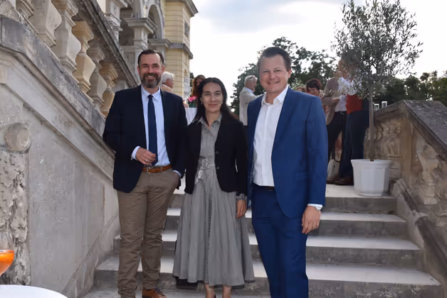 Clemens Pig, geschäftsführender Vorstand der APA, Nadja Vaskovich (VÖZ) und RMA-Vorstand Georg Doppelhofer (r.).
