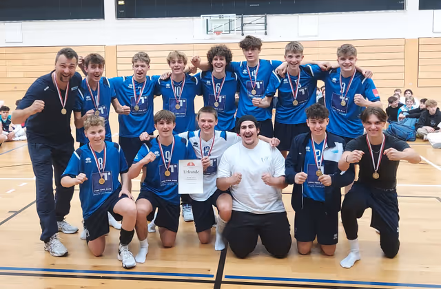 Ebenfalls goldig: die siegreiche U18-Mannschaft von Hypo Tirol.