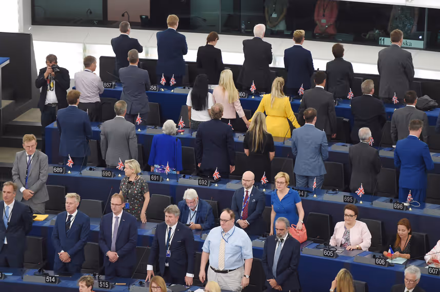 Eklat im EU-Parlament: Brexit-Partei drehte sich während Hymne um