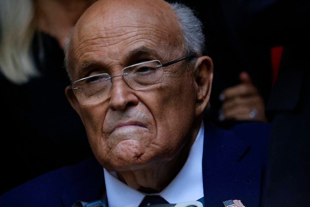 Trump Vertrauter und Ex-Bürgermeister Giuliani in kritischem Zustand ins Krankenhaus gebracht