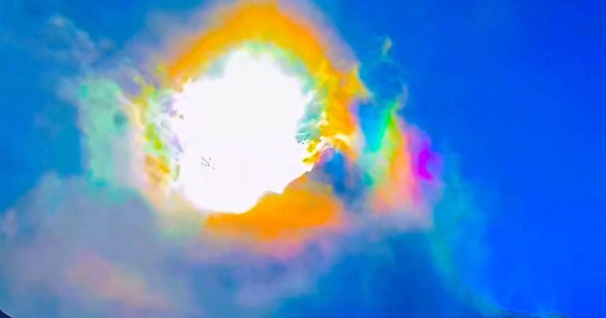 Atemberaubendes-Naturschauspiel-Regenbogen-Portal-ffnet-sich-in-China