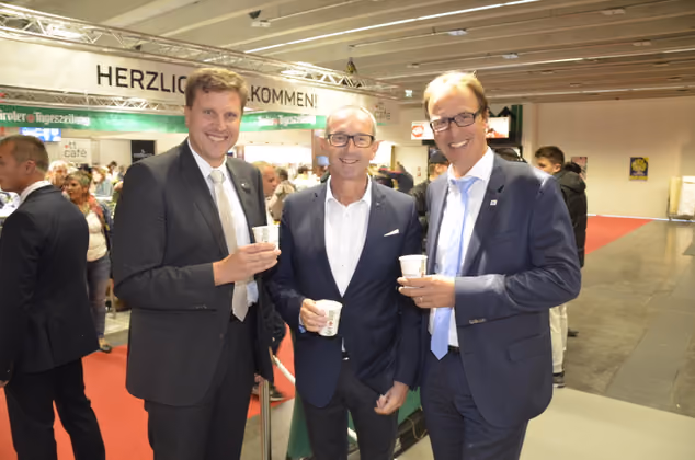 RLB-Vorstand Thomas Wass mit Rektor Andreas Altmann und Flughafen-Direktor Marco Pernetta (v. l.).