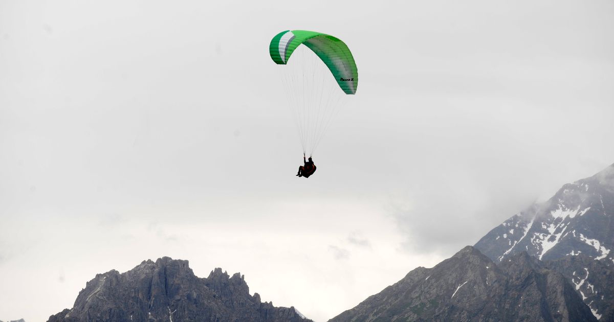 Flugsch-lerin-st-rzte-mit-Gleitschirm-in-T-sens-50-Meter-ab-Frau-schwerst-verletzt