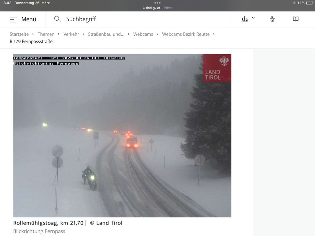 Kurioses Webcam-Bild: Radfahrer kämpfte sich auf Fernpass-Strecke durch den Schnee