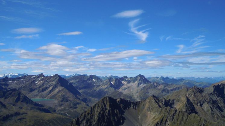 Von Melanie Moser bekammen wir ein Foto von einer tollen Aussicht vom Gipfel des Rietzer Grießkogels in Richtung Stubaier Alpen.