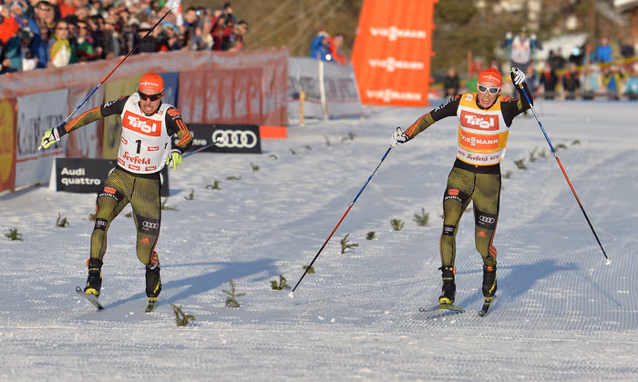 "Ich habe Schuhgröße 44, Eric hat Größe 42, diese zwei Zentimeter haben vielleicht den Unterschied ausgemacht." Der Deutsche Johannes Rydzek nach seinem Fotofinish-Sieg zum Auftakt des Seefelder Triples vor seinem Landsmann Eric Frenzel.