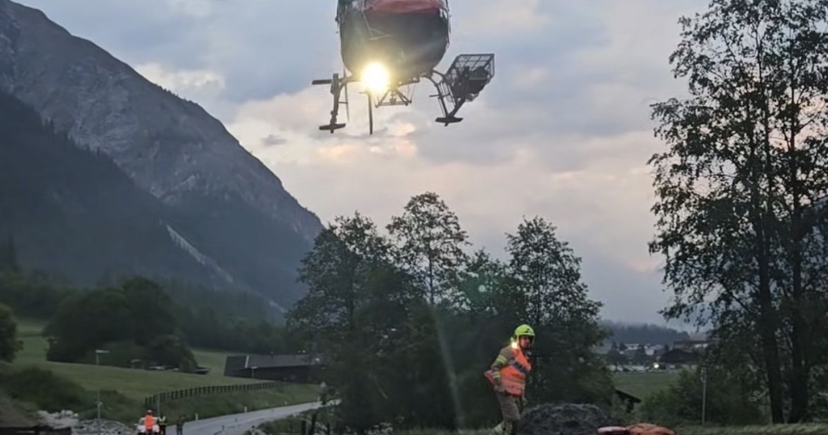 Lightning strike in the forest: Fire department in Gschnitz flown to the ...