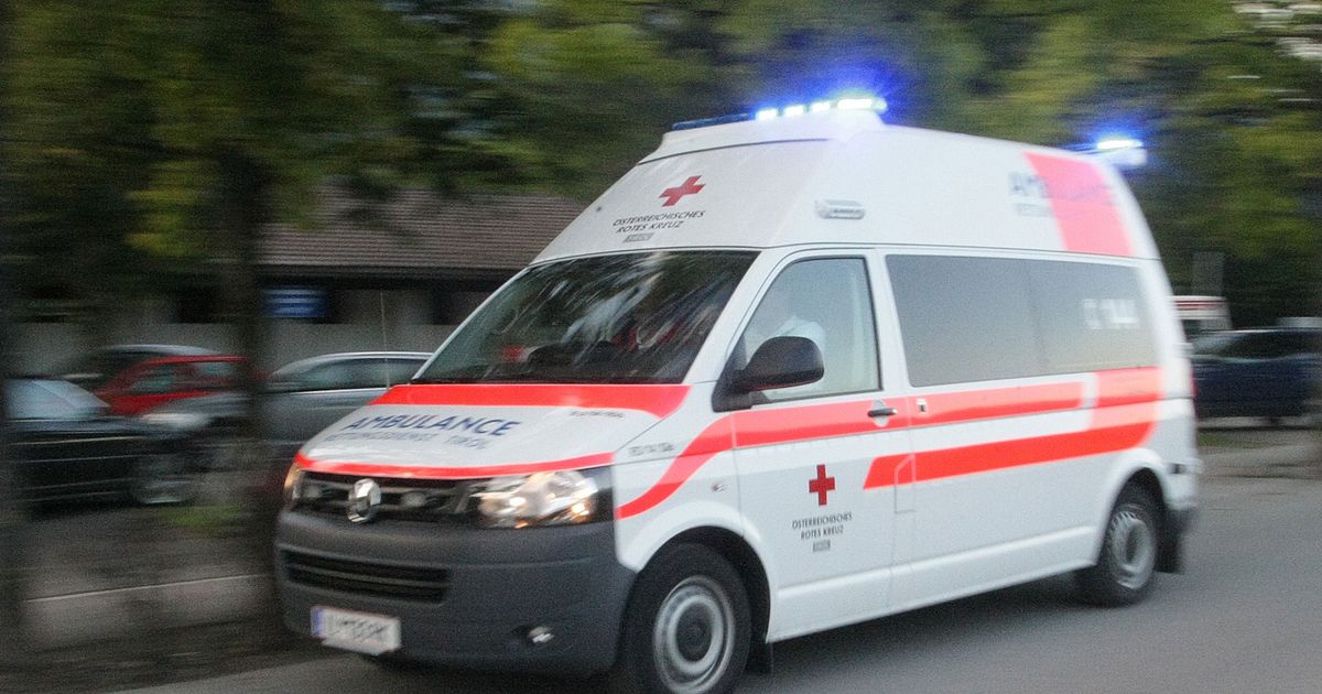 Gegen-Verkehrsschild-gekracht-59-J-hriger-bei-Unfall-auf-Zillertalstra-e-verletzt