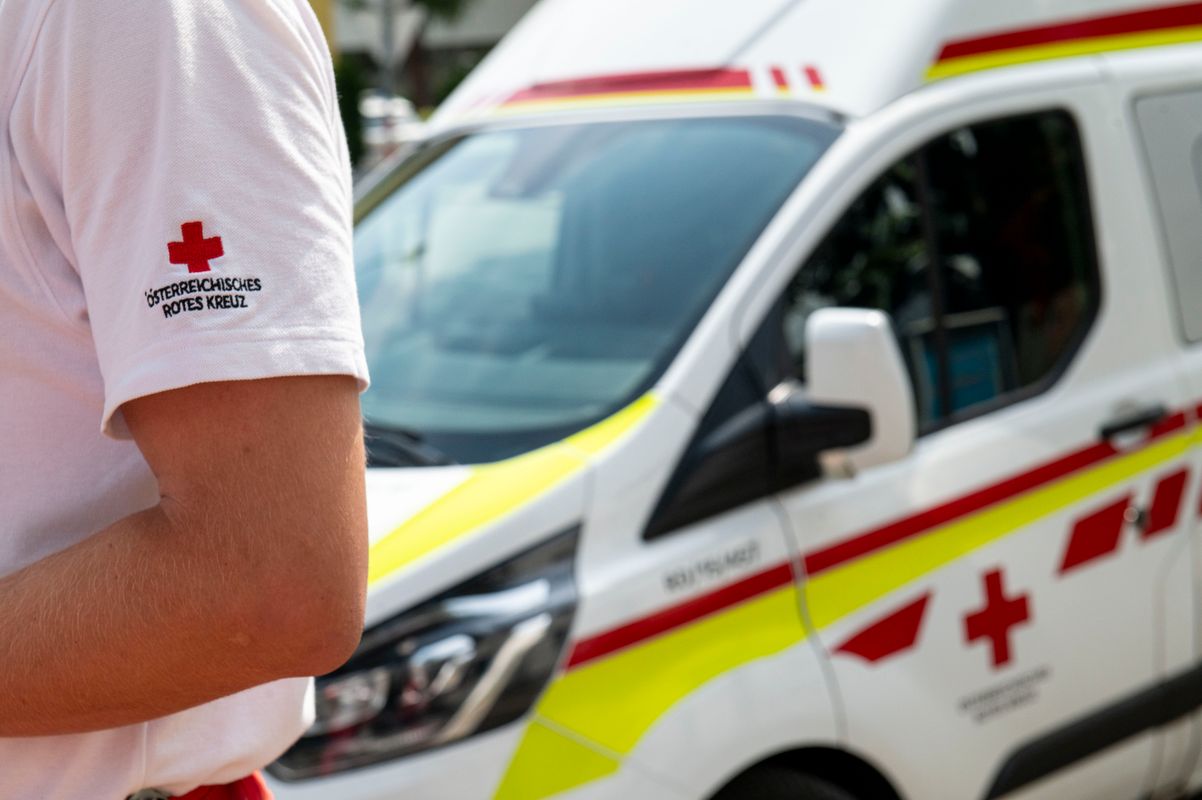 Motorradunfall in Haiming: 68-Jähriger prallte gegen Leitpflock und stürzte