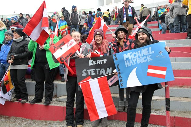 Diese Mädchen kamen für "Aigi", "Krafti" und den erkrankten Michi Hayböck ins Stadion.