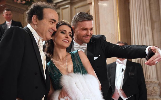 Selfie vor dem Auftritt: Dirigent Frederic Chaslin, Sopranistin Valentina Nafornita und Pavol Breslik.