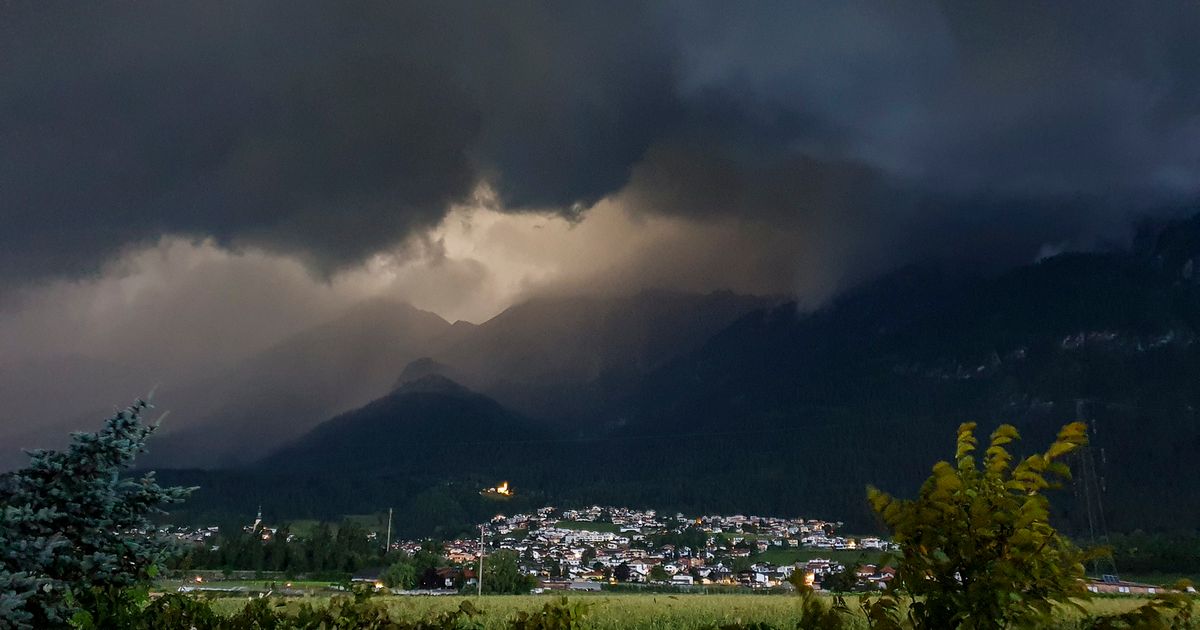 Unwettergefahr-mit-Sturm-Platzregen-und-Hagel-Nach-der-Hitze-kracht-es-in-Tirol