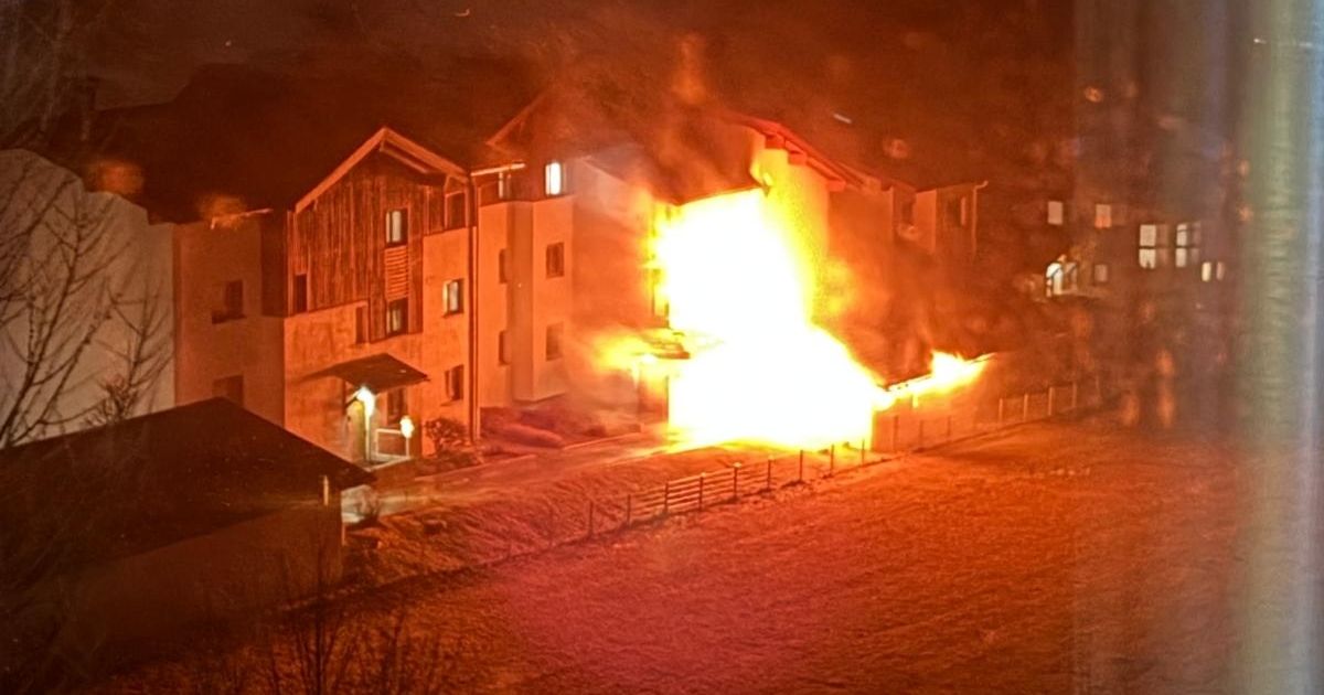Nach-Brand-in-Matreier-Wohnhaus-36-Personen-warten-auf-R-ckkehr-nach-Hause