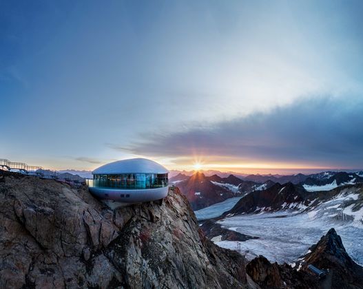 ... Hochgenuss auf 3440 m Seehöhe (Pitztaler Gletscher/Café 3440) ...