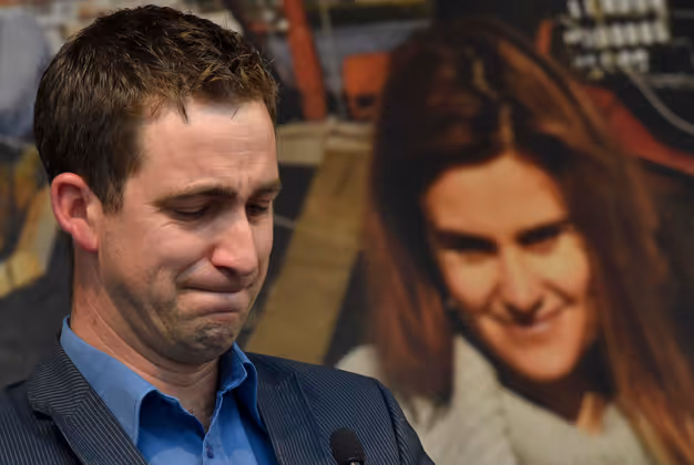 Cox' Ehemann Brendan trat als einer der Redner bei der bewegenden Feier im Zentrum Londons auf. "Sie war Politikerin und sie hatte sehr eindeutige Sichtweisen. Und ich glaube, dass sie wegen dieser eindeutigen Sichtweisen getötet wurde", sagte er.