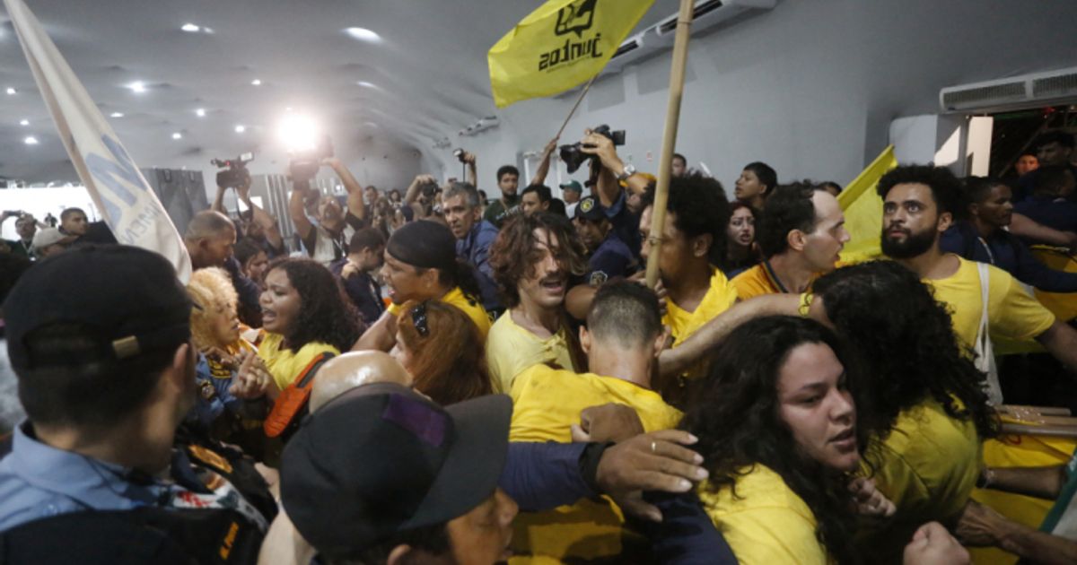 Indigene-Aktivisten-st-rmen-Gel-nde-der-Klimakonferenz