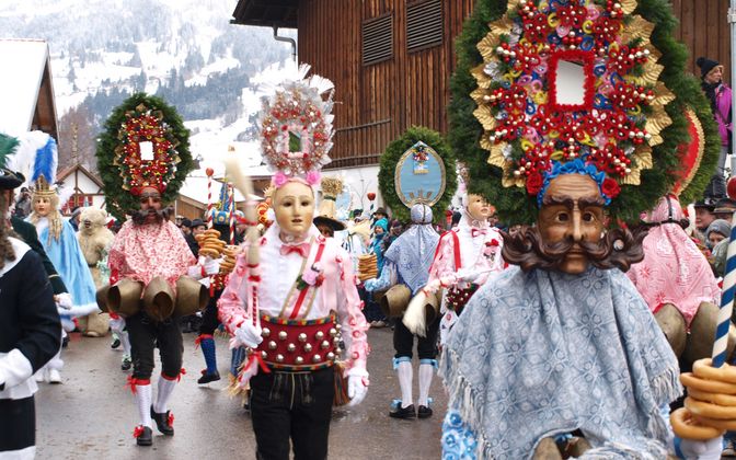 Nach dem symbolischen Jahreszeitenritual der "Schallnerpaare" sollte am Ende der Frühling den Winter in die Knie zwingen.