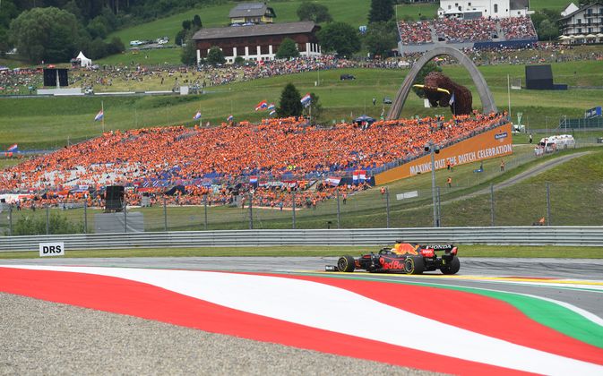 Österreich oder Niederlande? Angesichts der vollen "Max-Tribüne" eine berechtigte Frage ...