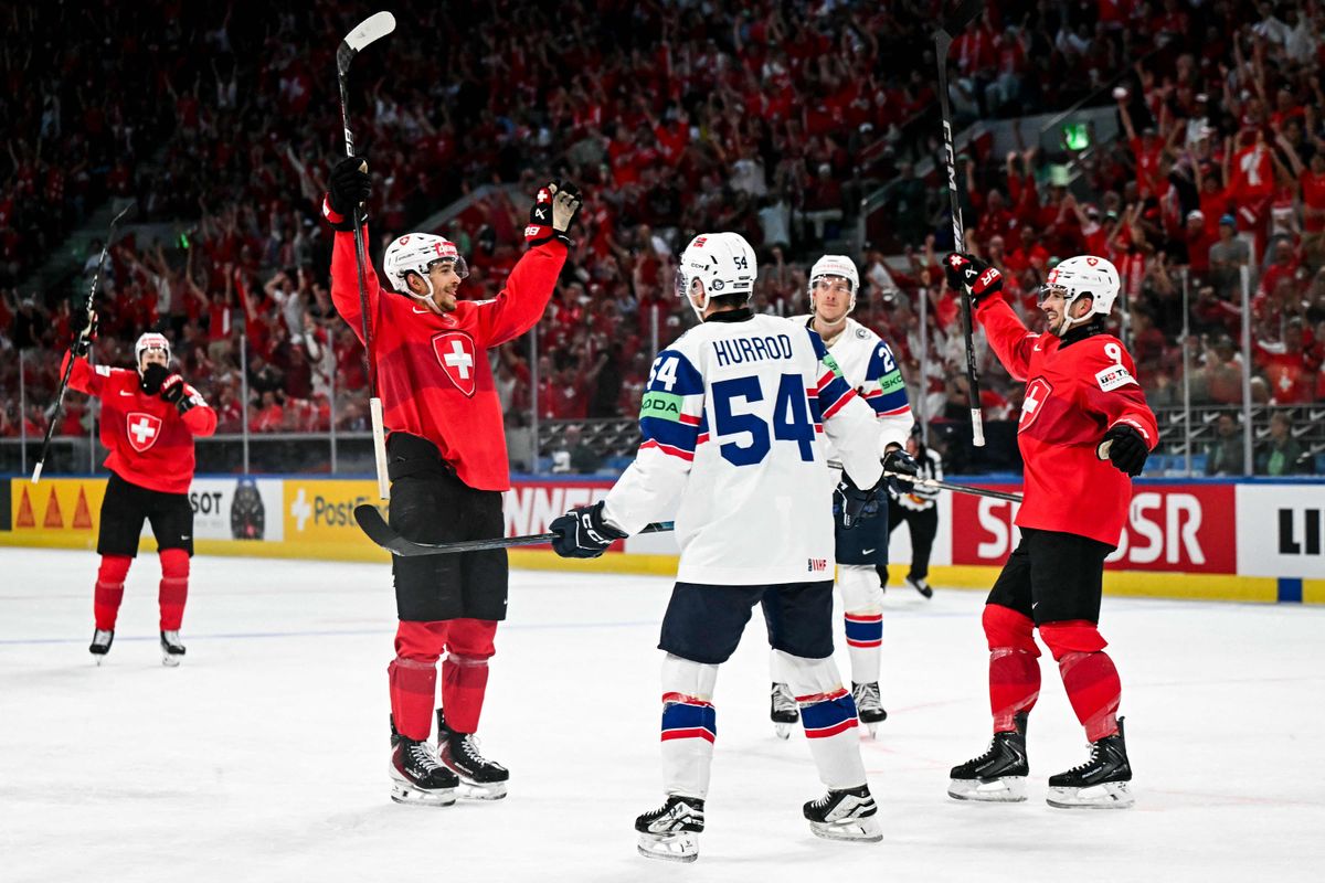 Gastgeber Schweiz steht nach 6:0 gegen Norwegen im Eishockey-WM-Finale